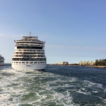 Ferienhaus Am Yachthafen, Moewe Leilighet Rostock Eksteriør bilde