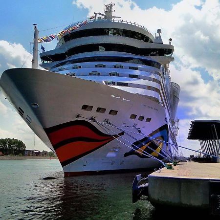 Ferienhaus Am Yachthafen, Moewe Leilighet Rostock Eksteriør bilde