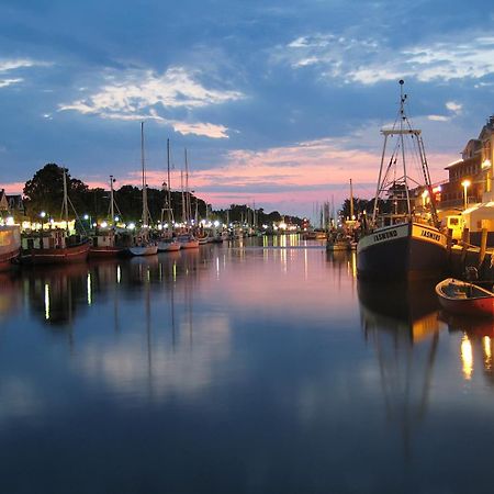 Ferienhaus Am Yachthafen, Moewe Leilighet Rostock Eksteriør bilde